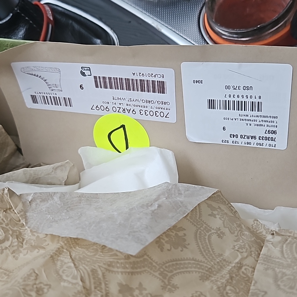 Gucci sneakers size 9 - Picture 4 of 8